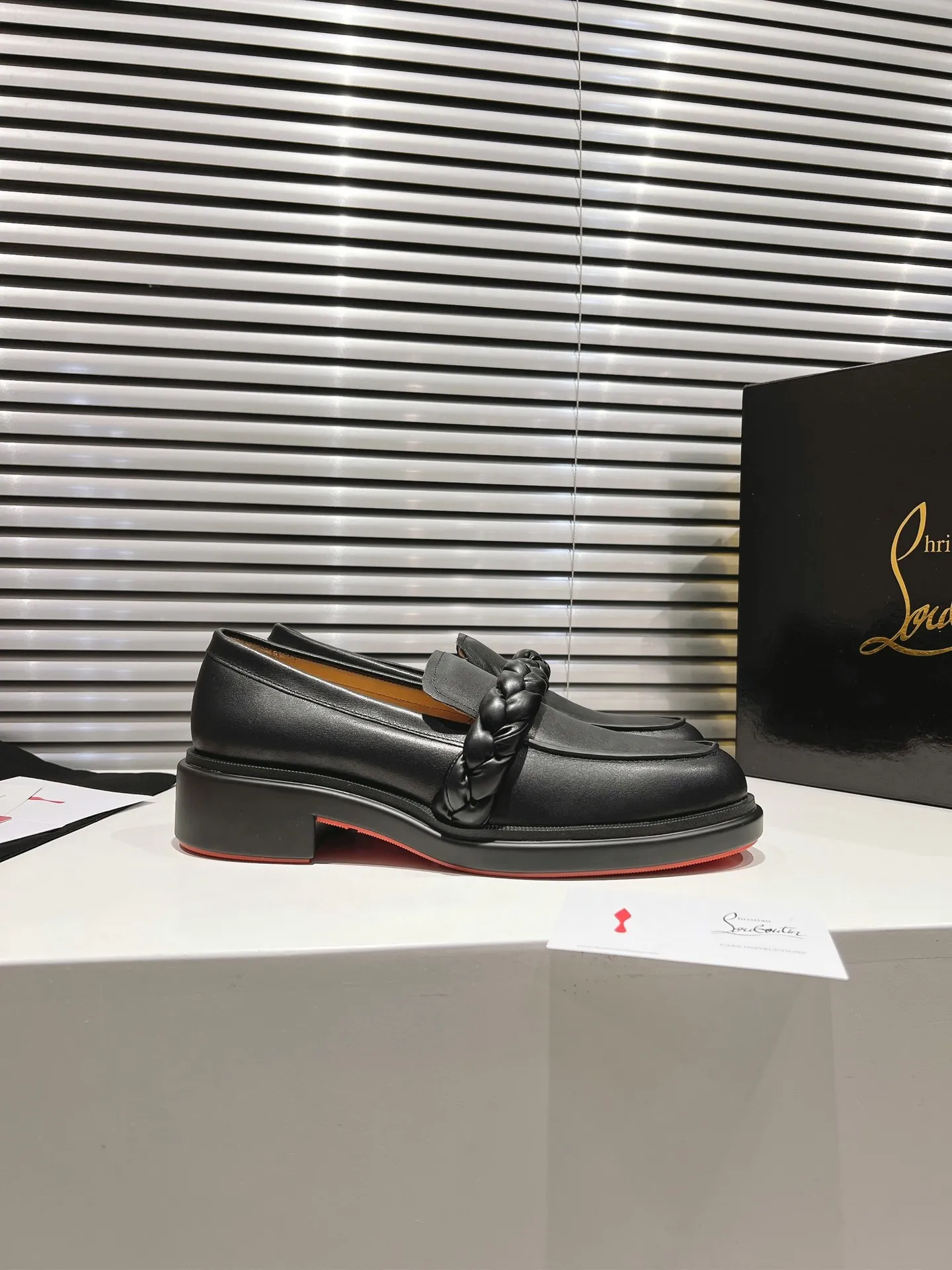👟👟Ex-factory price 800👟👟 ╔Tire bottom Loft twist black cowhide╗ ·Top version customization·2024𝐬𝐬 𝑪𝒉𝒓𝒊𝒔𝒕𝒊𝒂𝒏 𝑳𝒐𝒖𝒃𝒐𝒖𝒕𝒊𝒏 ▪️No matter the last shape, fabric, diamonds, nails, lining, outsole, they are as close as possible to ZP... ▪️The original sole is specially provided by the original factory ▪️The lining is imported water-dyed cowhide ▪️The private customization time is about 3-7 days —————— Size: Men's 39M-46M